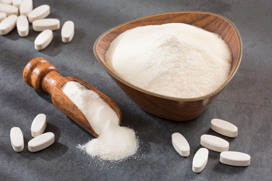 Pills and collagen protein powder